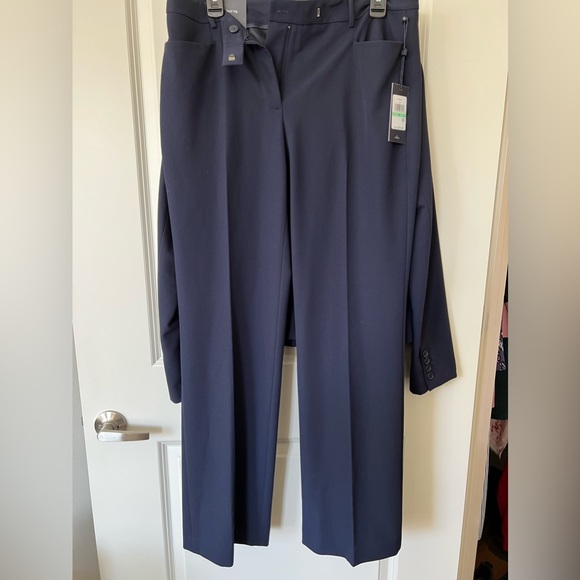 Tommy Hilfiger Navy 2 Piece Suit NWT Bootleg Pant - Picture 4 of 7